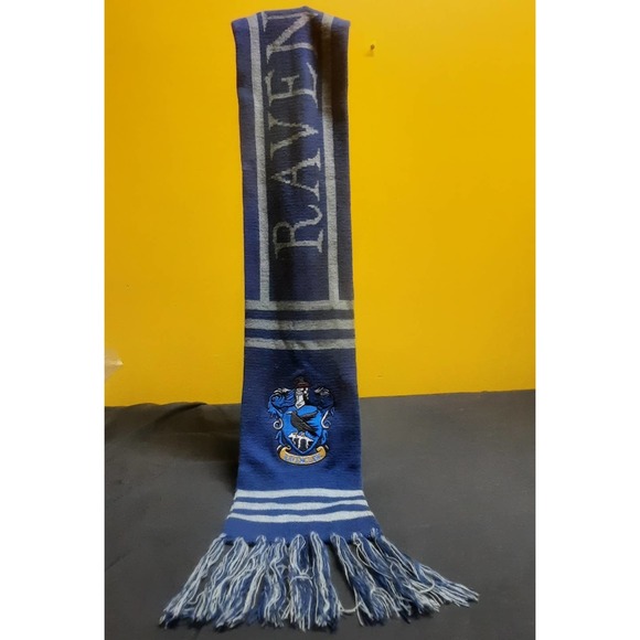 Universal Studios Orlando Harry Potter Ravenclaw Crest scarf blue gray  OSFM - Picture 1 of 7